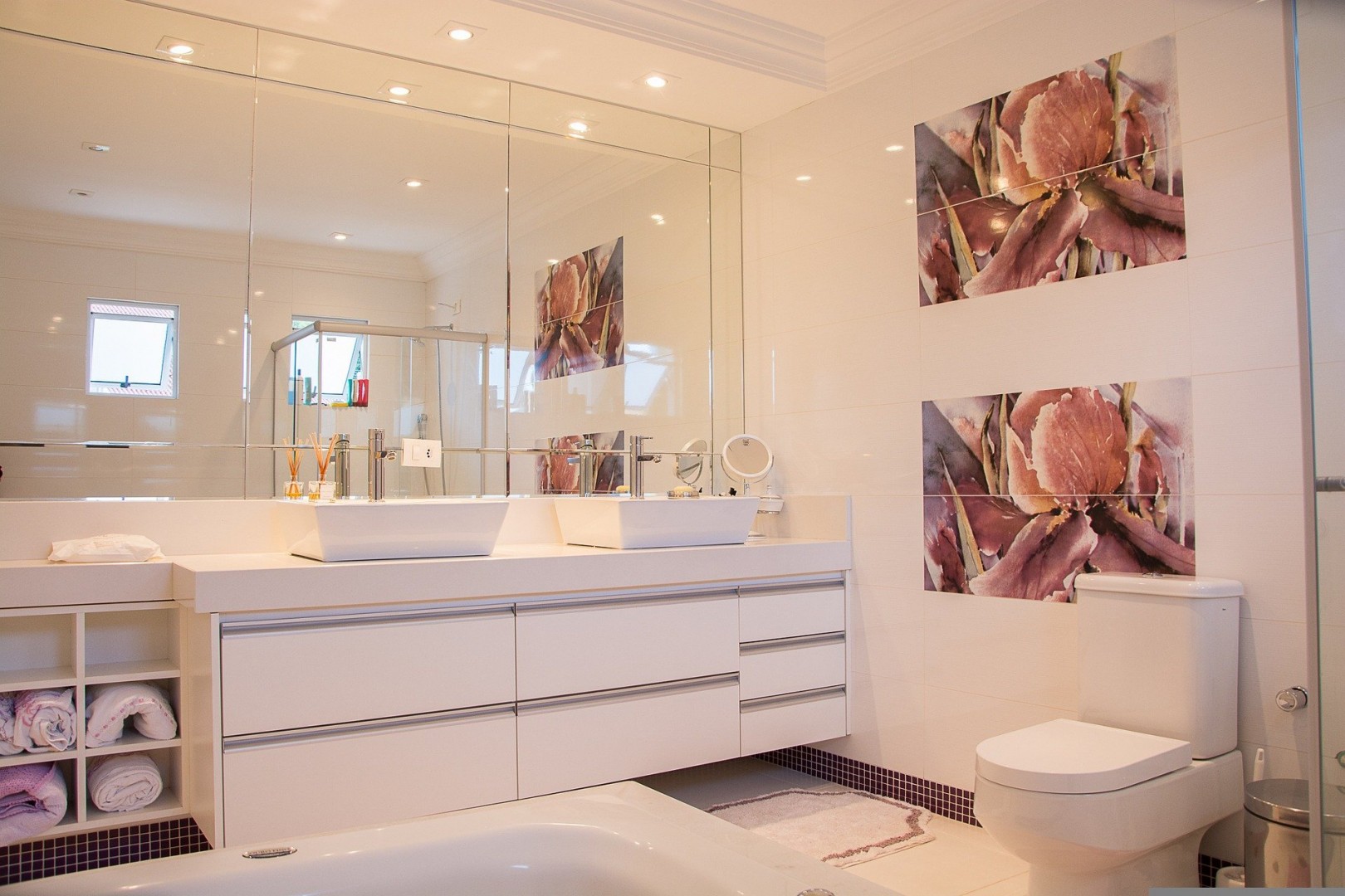 bathroom-1622403_1920